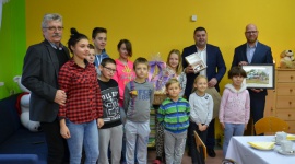 WIŚNIOWSKI spełnił marzenie o bezpieczeństwie dzieci z Domu Dziecka w Pleszewie BIZNES, Firma - Akcja „Spełnij Marzenie o Bezpieczeństwie” organizowana przez firmę WIŚNIOWSKI zakończyła się pełnym sukcesem. Podopieczni Domu Dziecka w Pleszewie mogą już cieszyć się bezpiecznym otoczeniem. W poniedziałek, 14 listopada, na terenie placówki odbył się uroczysty odbiór nagrody.