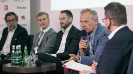 Komu przekazać stery w firmie? Kongres Stolarki Polskiej 2017 BIZNES, Firma - VIII Kongres Stolarki Polskiej przyciągnął przedstawicieli instytucji państwowych oraz naukowych, którzy dyskutowali na temat branżowych wyzwań, a także dość nowego zagadnienia biznesowego w Polsce – sukcesji w przedsiębiorstwach rodzinnych.