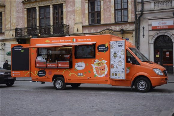 Makarunowy food truck przygotowany na oblężenie