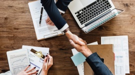Dyrektor personalny na godziny w małych i średnich firmach BIZNES, Firma - Dynamiczny rozwój małej firmy z pewnością cieszy jej właścicieli. Ale rozwój to nie tylko większe przychody, ale i specyficzne problemy. Gdy firma rośnie, musi pozyskać odpowiednich pracowników i znaleźć sposób, by zatrzymać ich na dłużej.