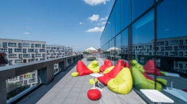 Wellbeing wkracza do wrocławskich biur BIZNES, Firma - Coraz więcej firm z Wrocławia odczuwa potrzebę wellbeingu i zaczyna nad nim pracować. W nowoczesnych przestrzeniach biurowych, wpisujących się w ideę dobrostanu, organizowane są warsztaty, podczas których pracownicy dowiadują się, jak zarządzać swoim szczęściem i życiową energią.