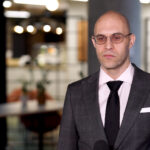 Pracownicy obsługi klienta mierzą się z falą hejtu. Branża chce zmiany standardów komunikacji