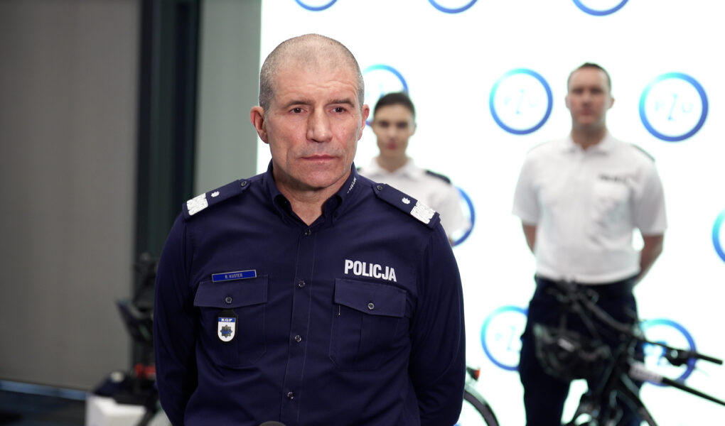 Coraz więcej rowerzystów porusza się po polskich drogach. Tylko co czwarty jeździ w kasku